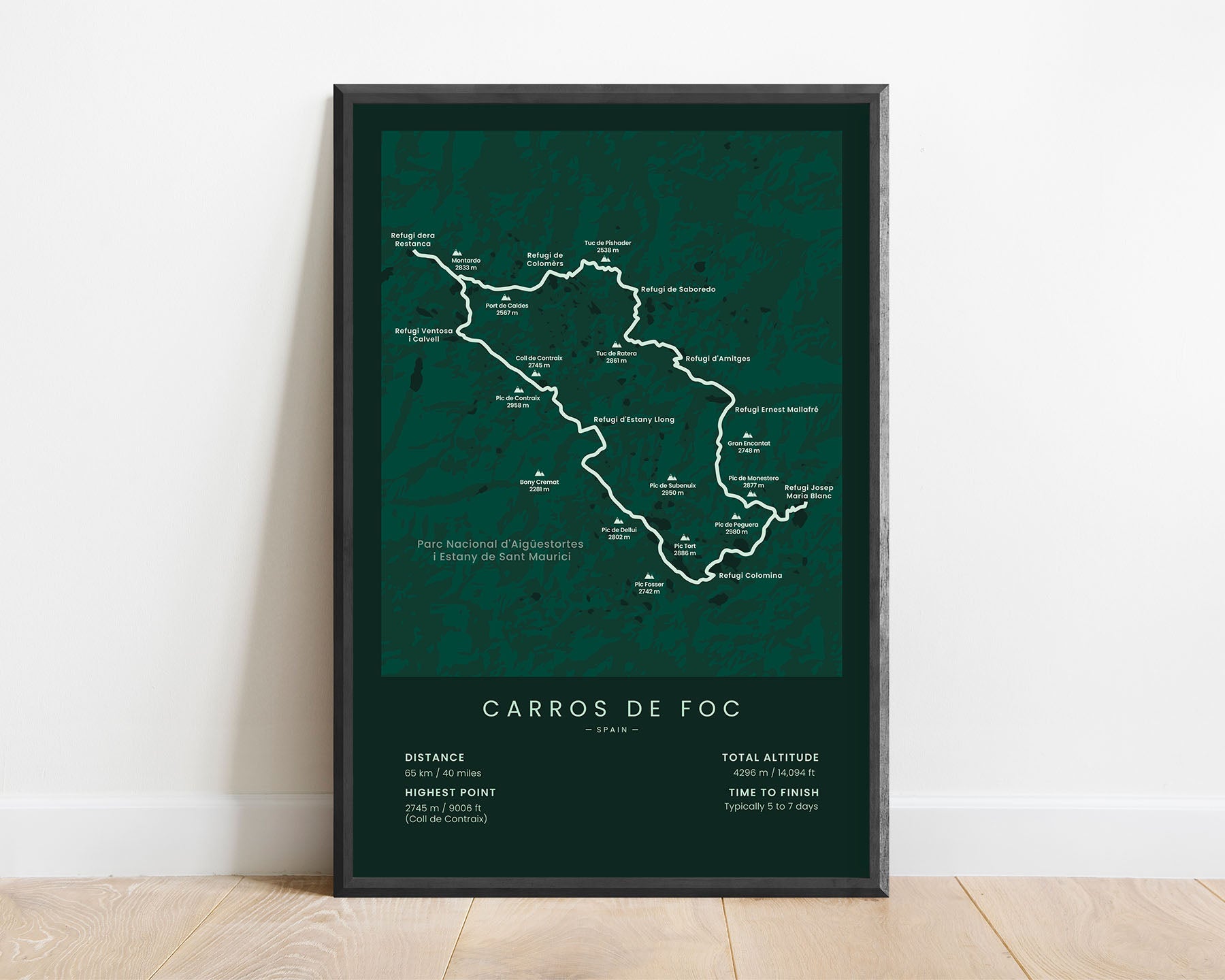 Carros de Foc (Pyrenees, Aigüestortes i Llac de Sant Maurici National Park, Spain, Catalonia) Track Map Art with Green Background